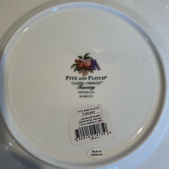 Fitz and Floyd Classic ChoicesTuscany Intaglia Salad/ Dessert Plates. Set of 4 - Picture 7 of 8
